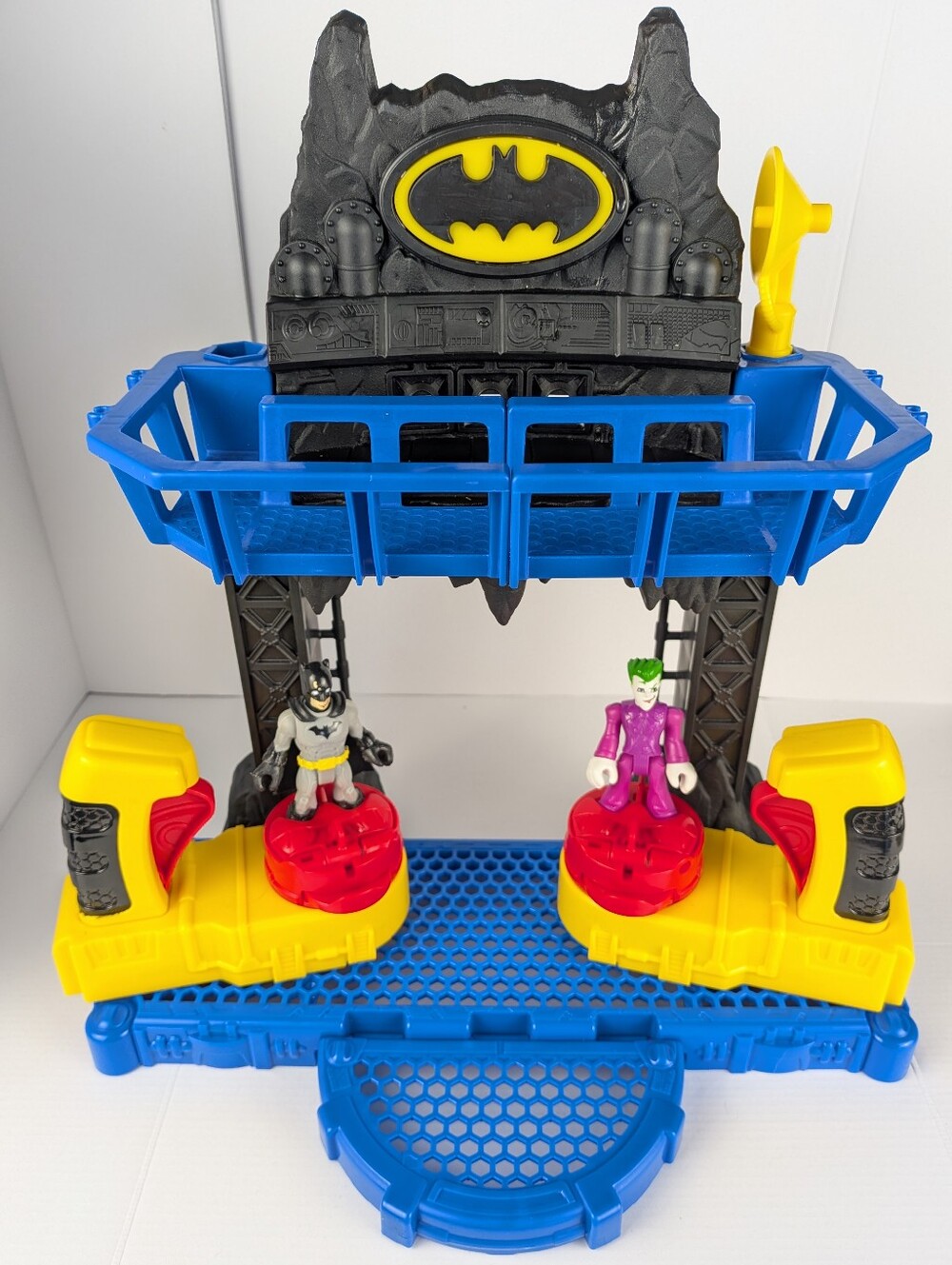 Fisher-Price Imaginext DC Super Friends Battle Batcave Model FKW12 + Characters
